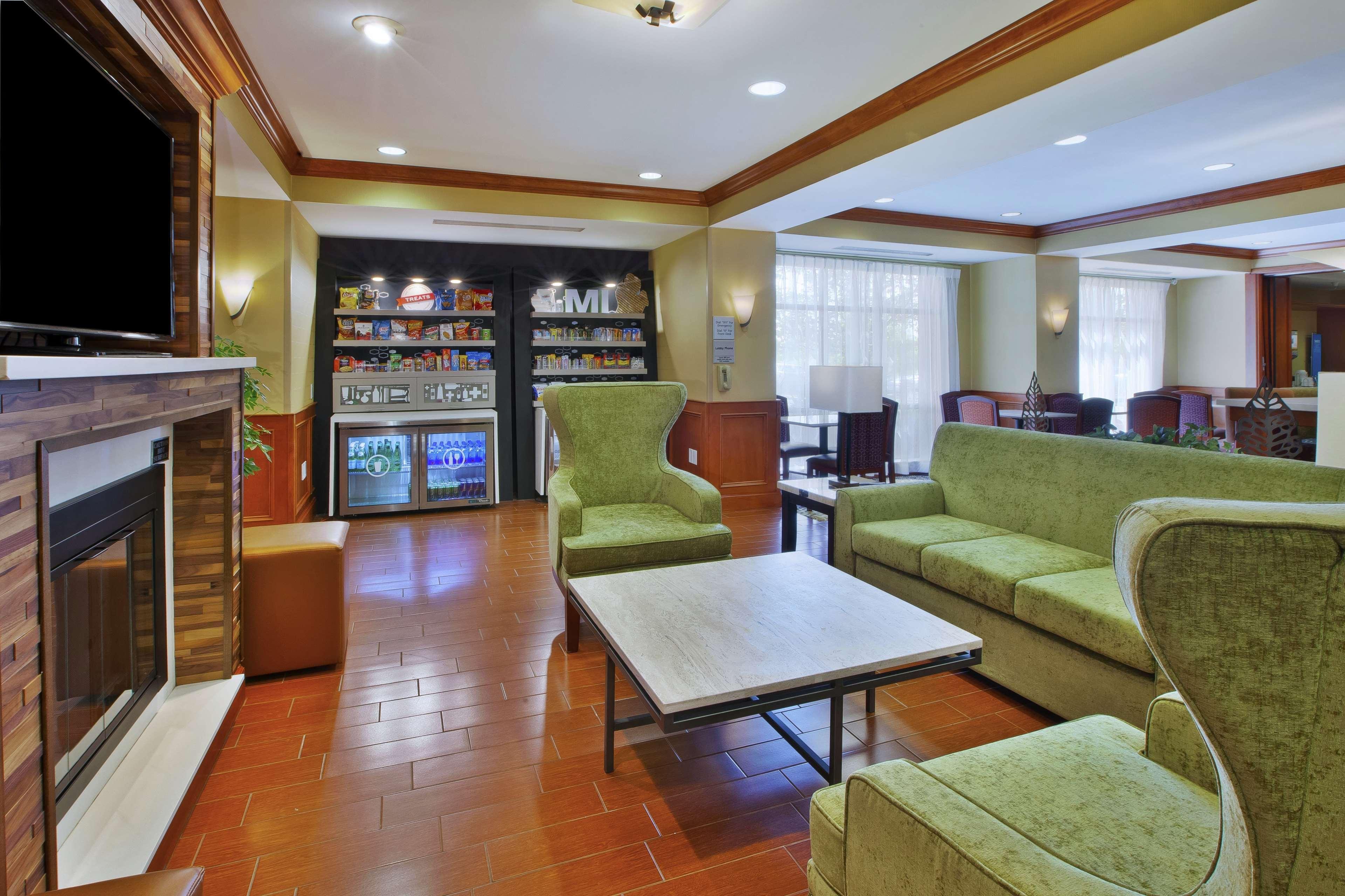 Hampton Inn Commerce/Novi Exteriér fotografie