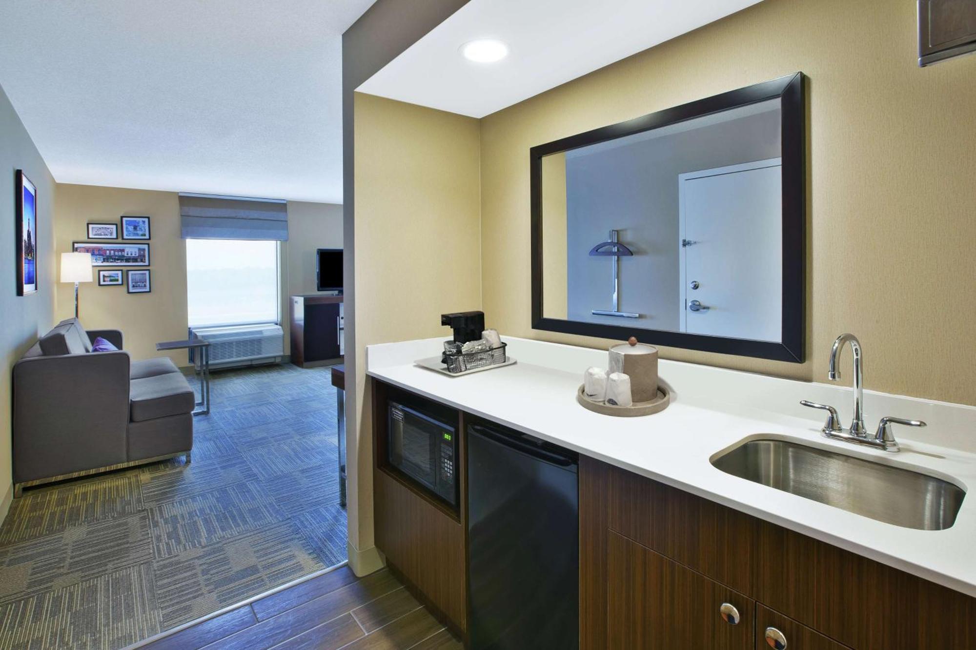 Hampton Inn Commerce/Novi Exteriér fotografie