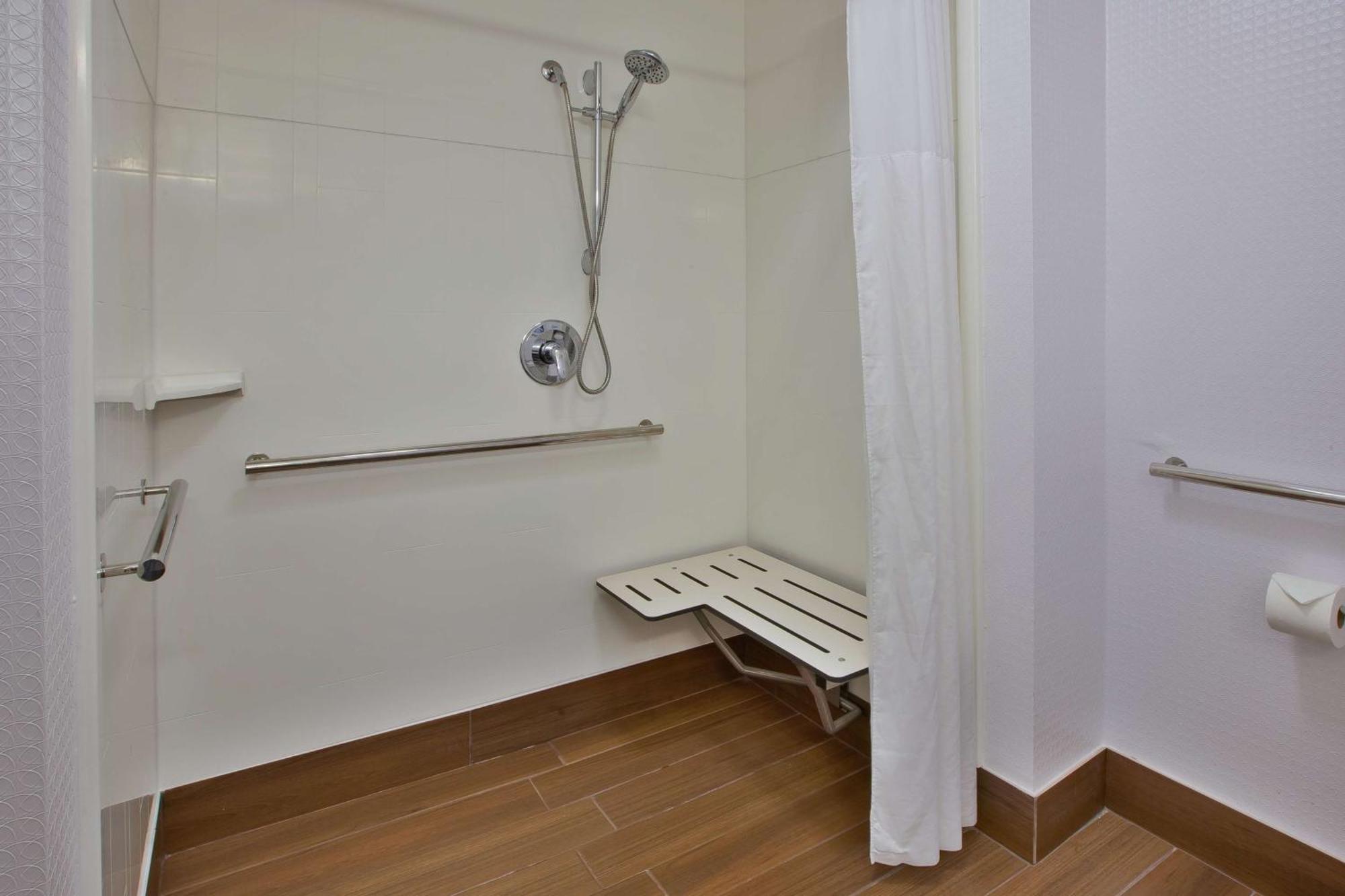Hampton Inn Commerce/Novi Exteriér fotografie