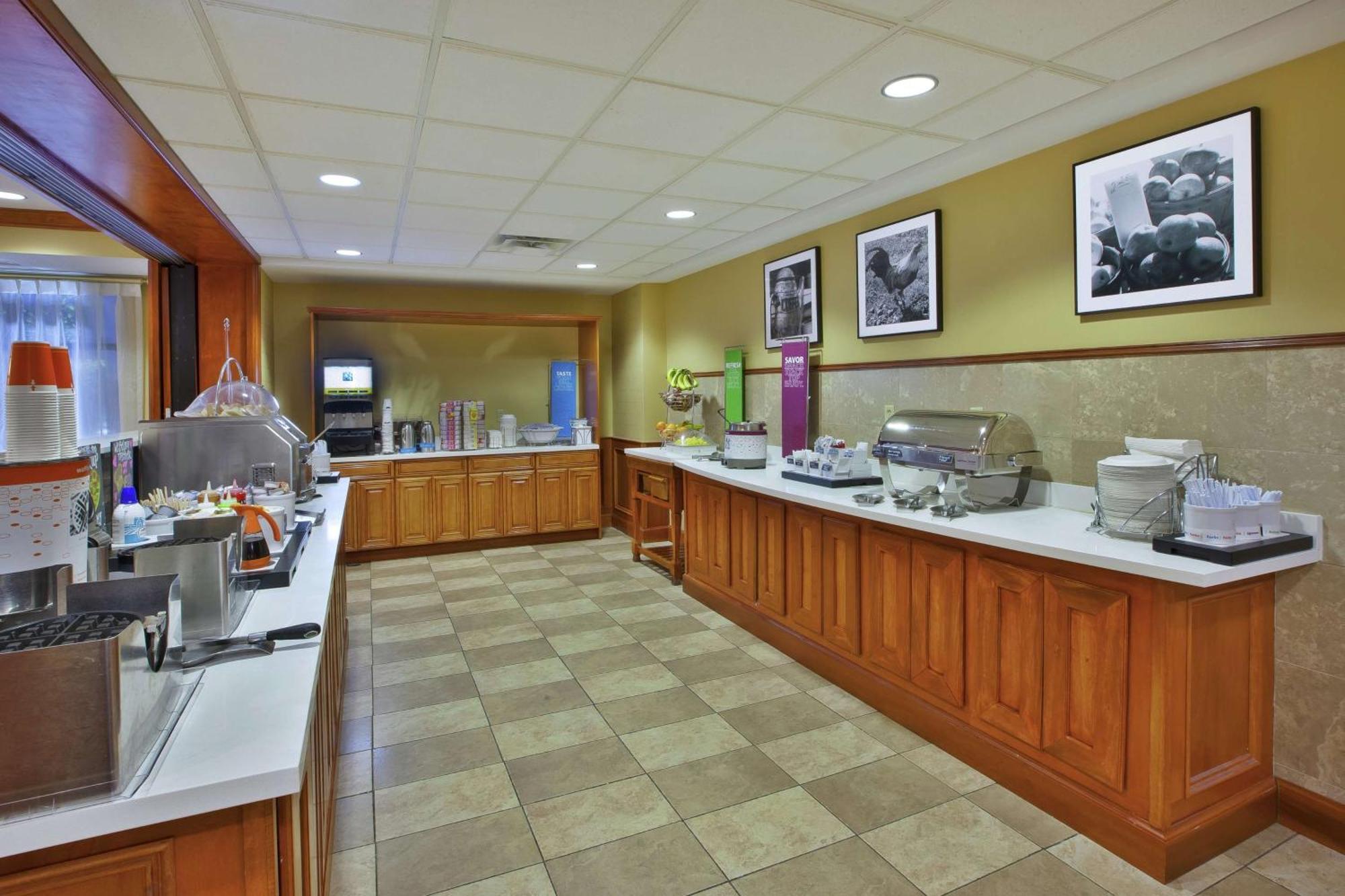 Hampton Inn Commerce/Novi Exteriér fotografie