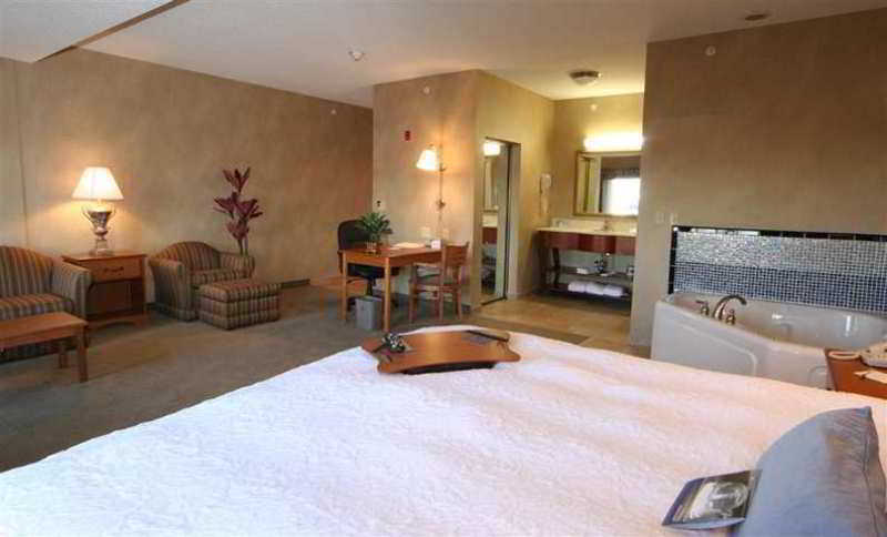 Hampton Inn Commerce/Novi Pokoj fotografie